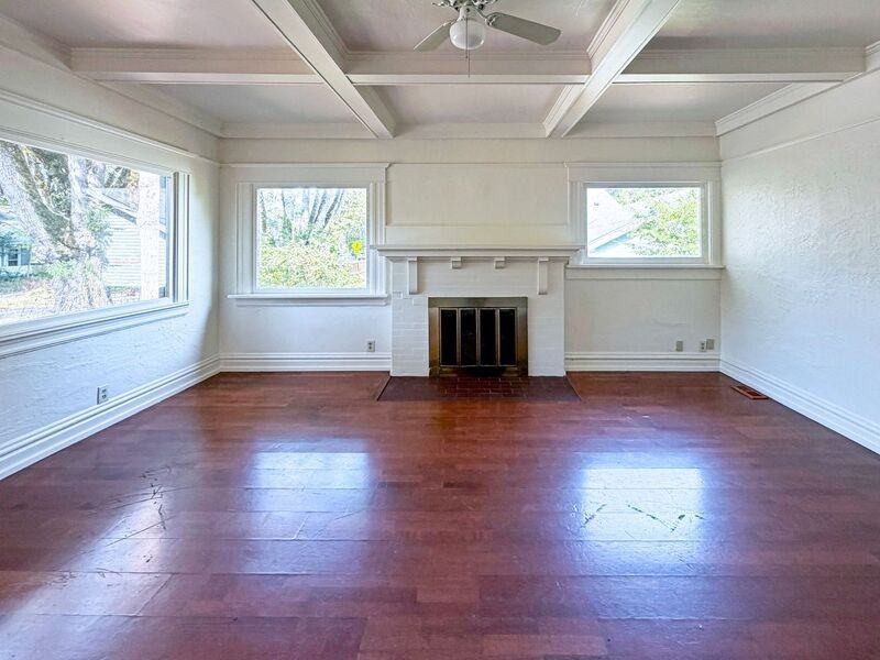 943 Washington St - Photo 5 of 27
