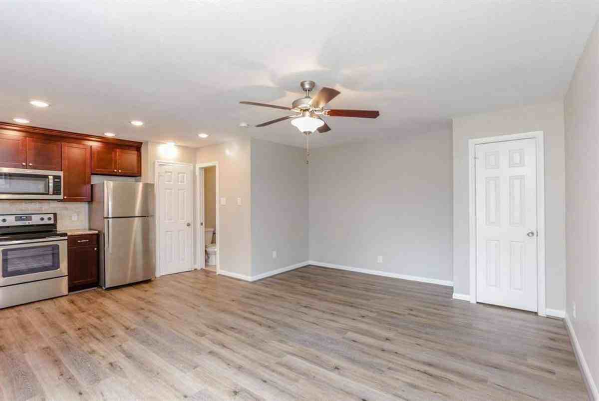 808 1 2 W Main St #4 - Photo 2 of 15