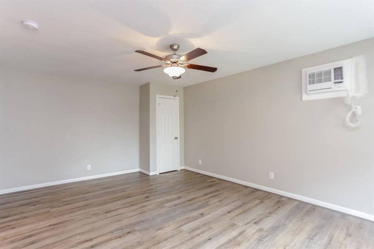 808 1 2 W Main St #4 - Photo 3 of 15