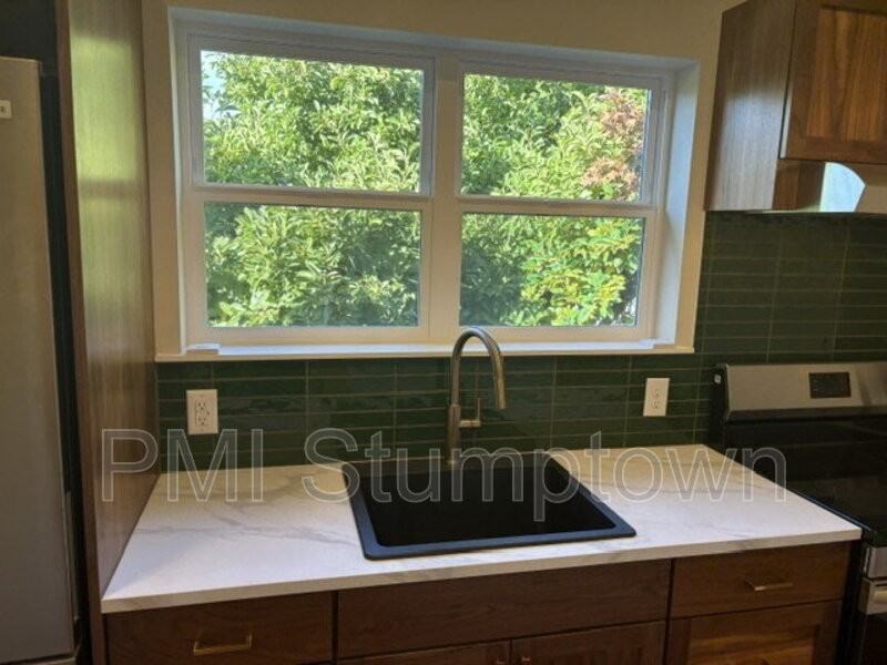 3538 Ne 65th Ave #B - Photo 6 of 16