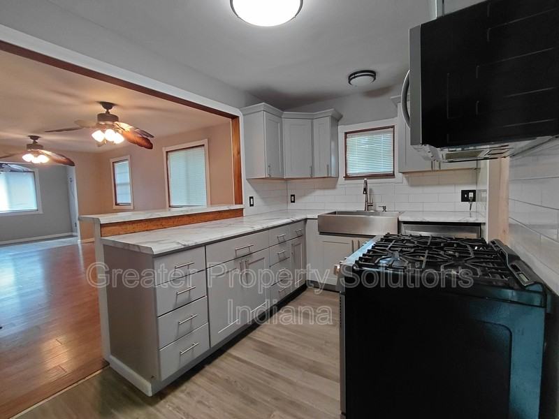 7000 W 127th Pl - Photo 4 of 8