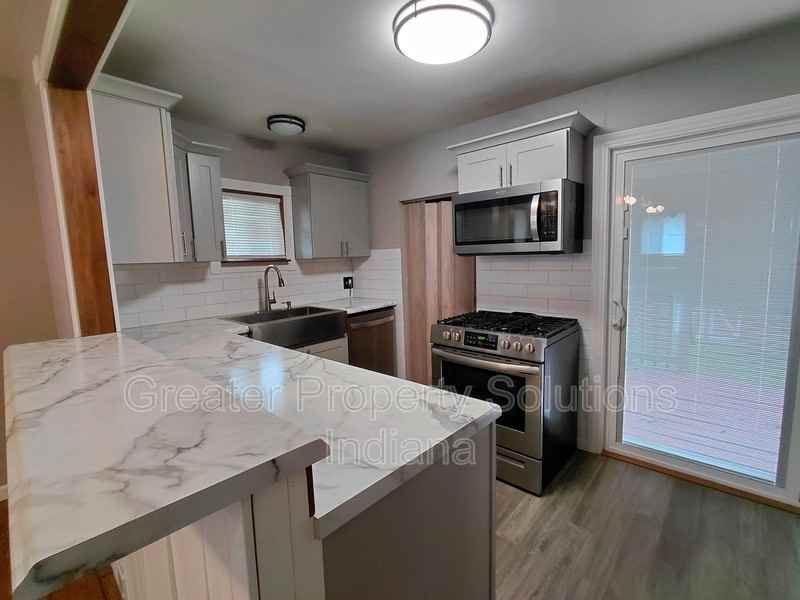 7000 W 127th Pl - Photo 5 of 8