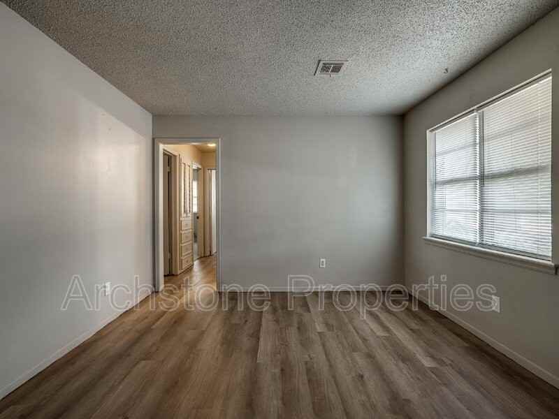 1309 Hickory Ln - Photo 4 of 44