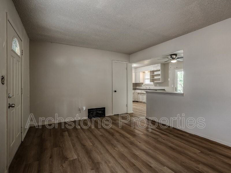 1309 Hickory Ln - Photo 6 of 44