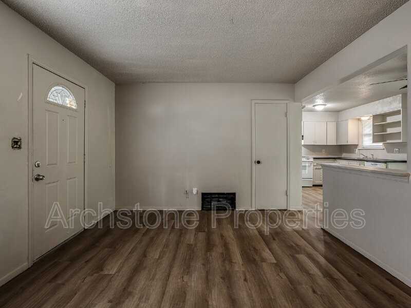 1309 Hickory Ln - Photo 7 of 44