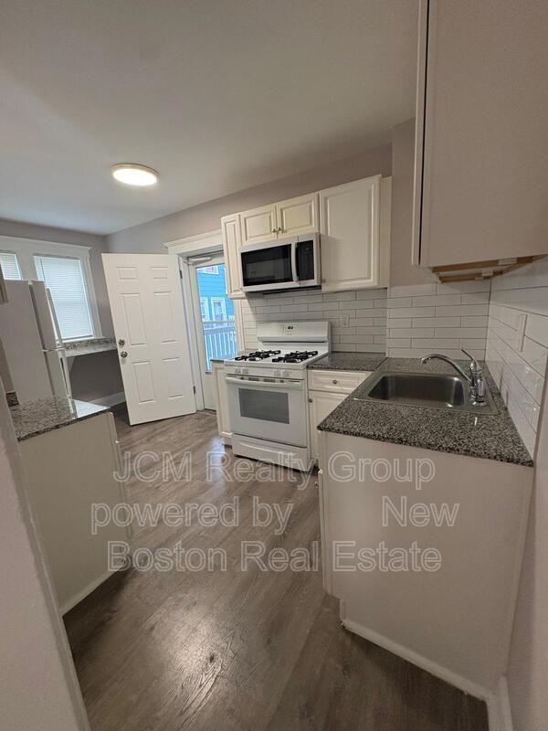 26 Harwood St #5 - Photo 3 of 17