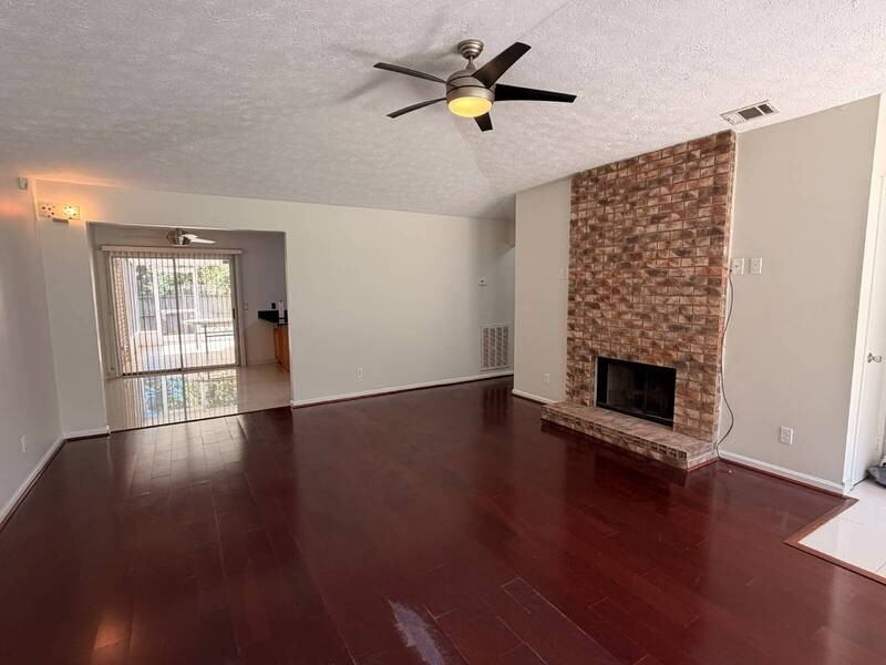 117 Bordeaux Ln - Photo 2 of 15