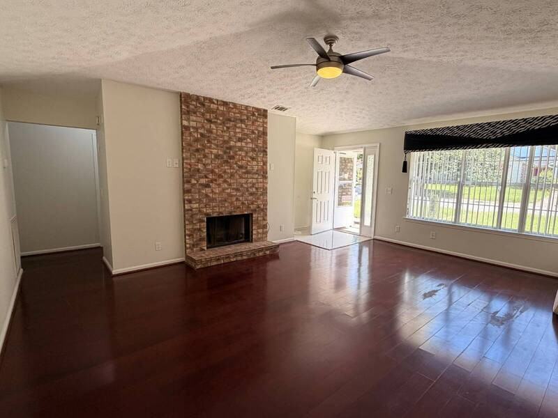 117 Bordeaux Ln - Photo 3 of 15