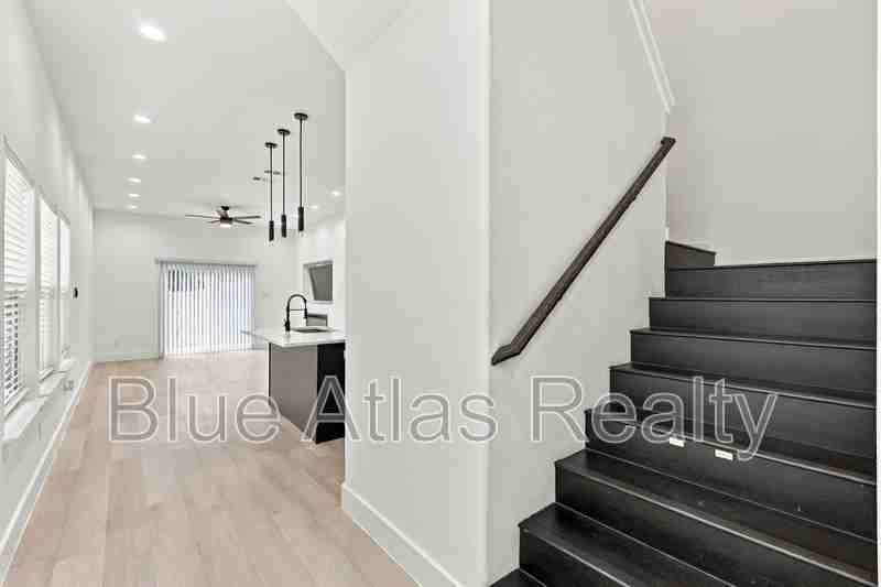 2215 Bethurum Ave - Photo 3 of 28