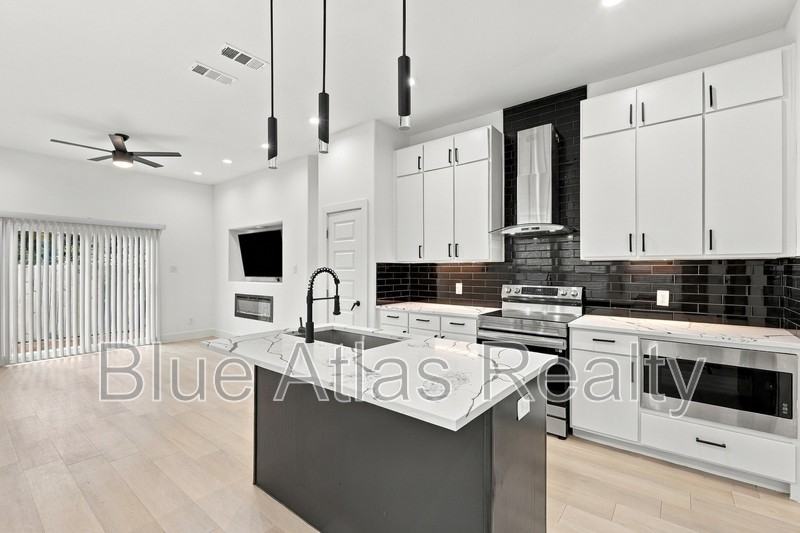 2215 Bethurum Ave - Photo 4 of 28