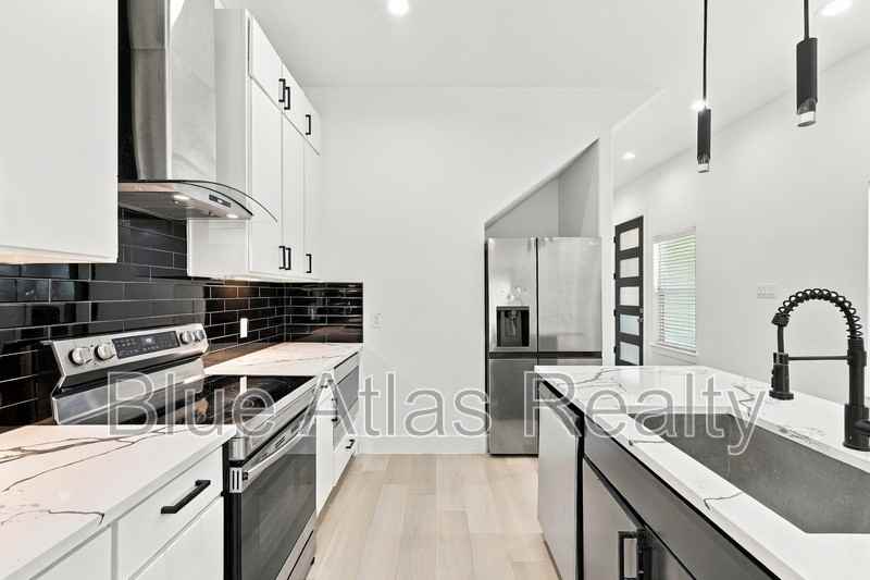 2215 Bethurum Ave - Photo 6 of 28