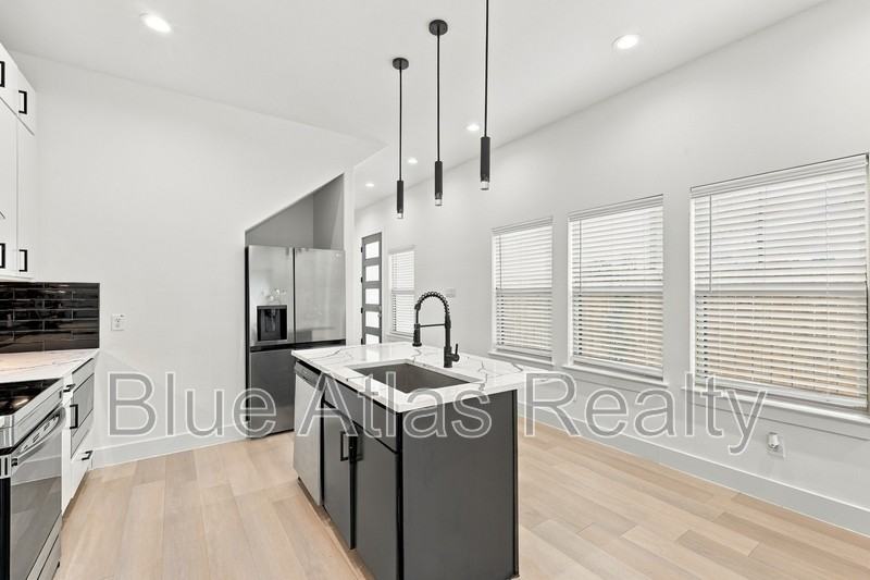 2215 Bethurum Ave - Photo 7 of 28