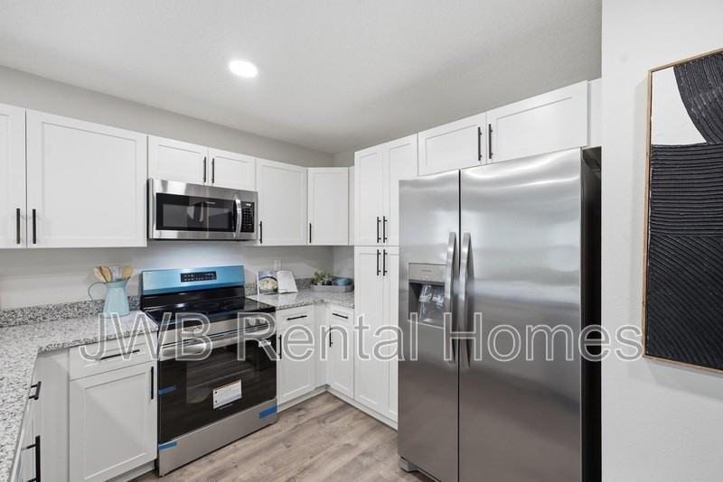 7648 Eaton Ave - Photo 2 of 24