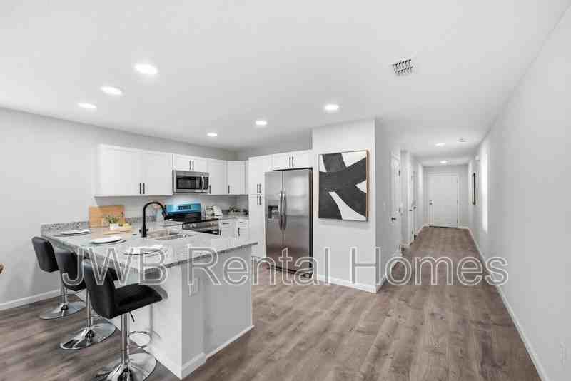 7648 Eaton Ave - Photo 4 of 24