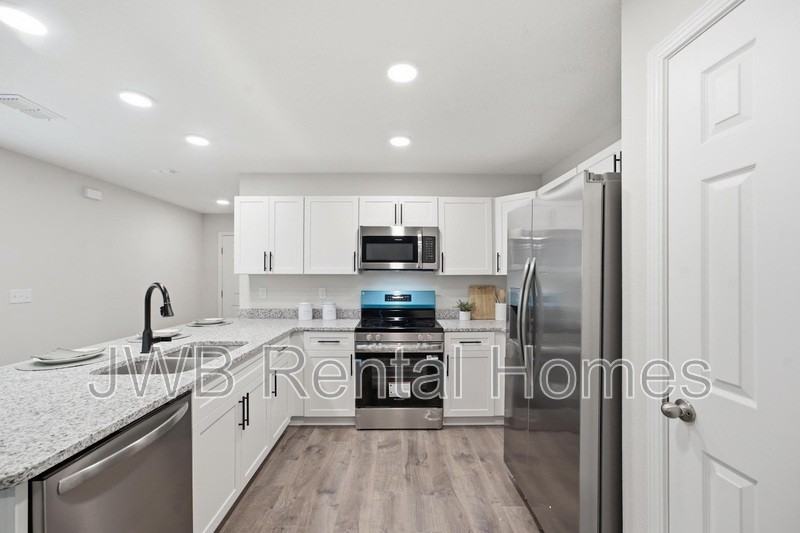 9089 India Ave - Photo 3 of 23