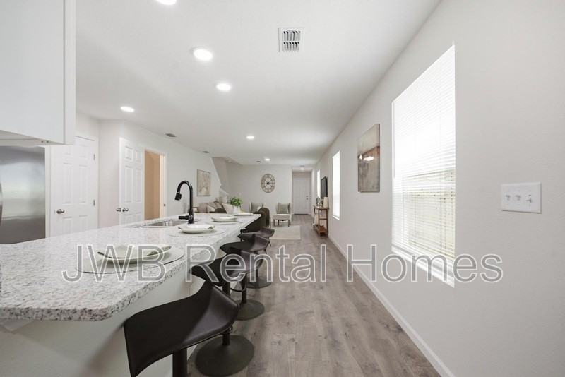 9089 India Ave - Photo 5 of 23