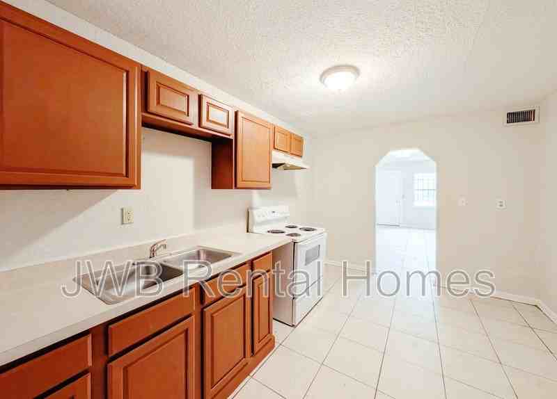 3926 Boulevard - Photo 2 of 14