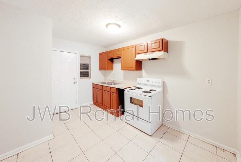 3926 Boulevard - Photo 4 of 14