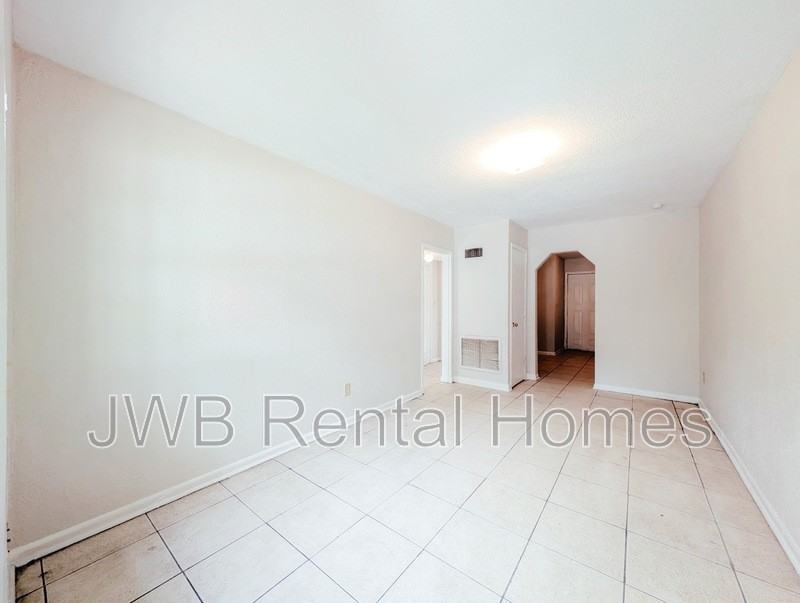 3926 Boulevard - Photo 5 of 14
