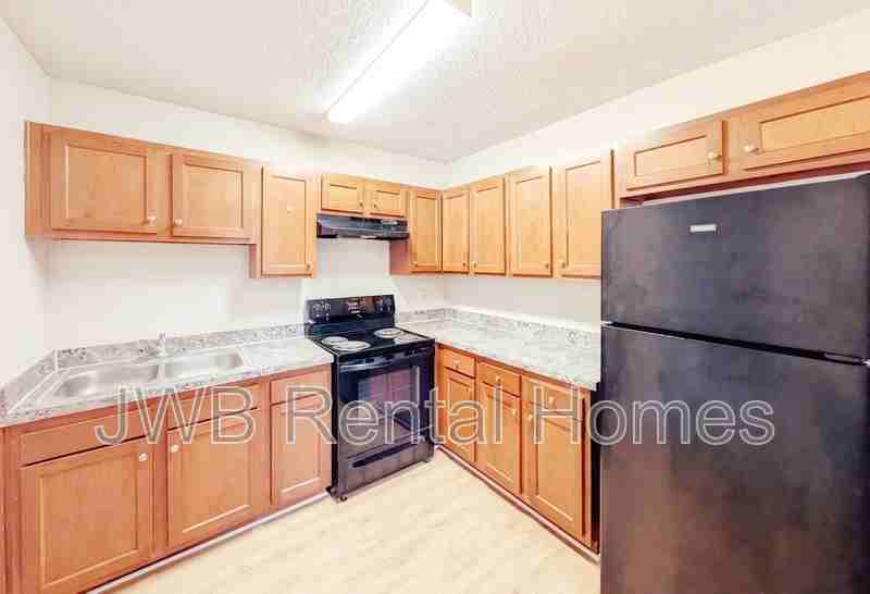 3137 W 1st St - Photo 2 of 17