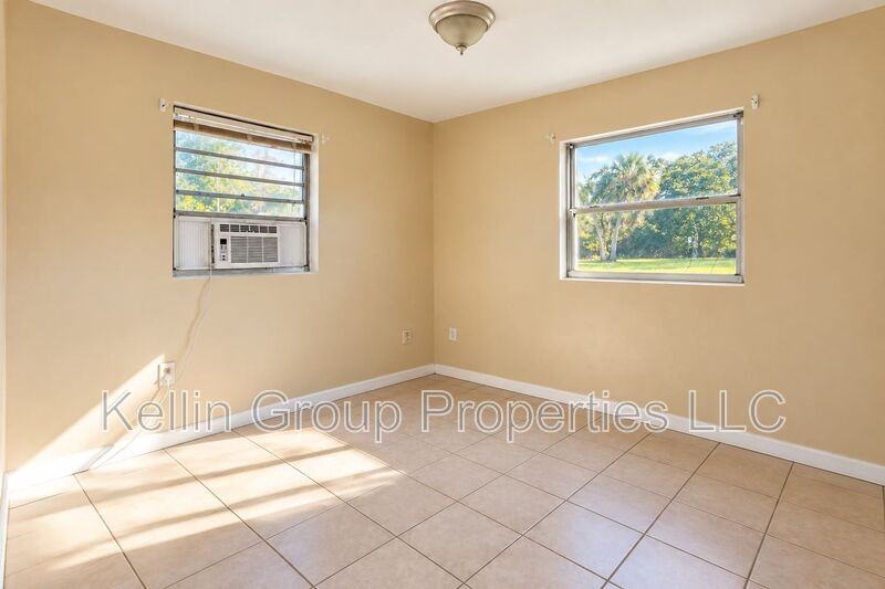 157 E Northside Dr #1 - Photo 3 of 8