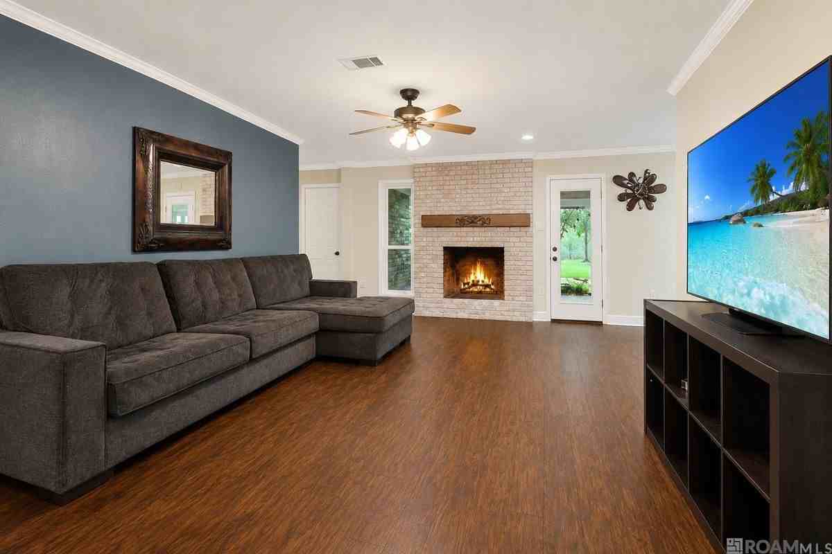 26137 Vincent Dr - Photo 3 of 20