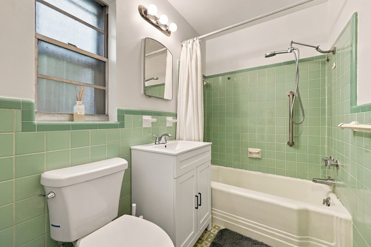 528 Nw 36th St #NA - Photo 4 of 17