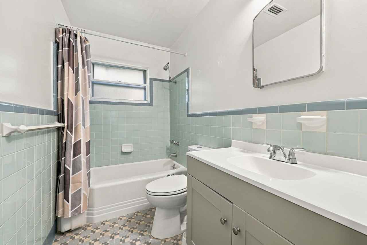 528 Nw 36th St #NA - Photo 6 of 17