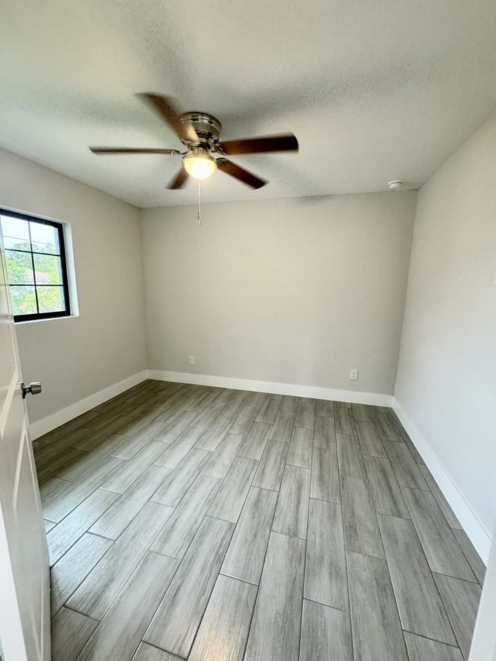 1115 Ivan Ave S #1 - Photo 3 of 11