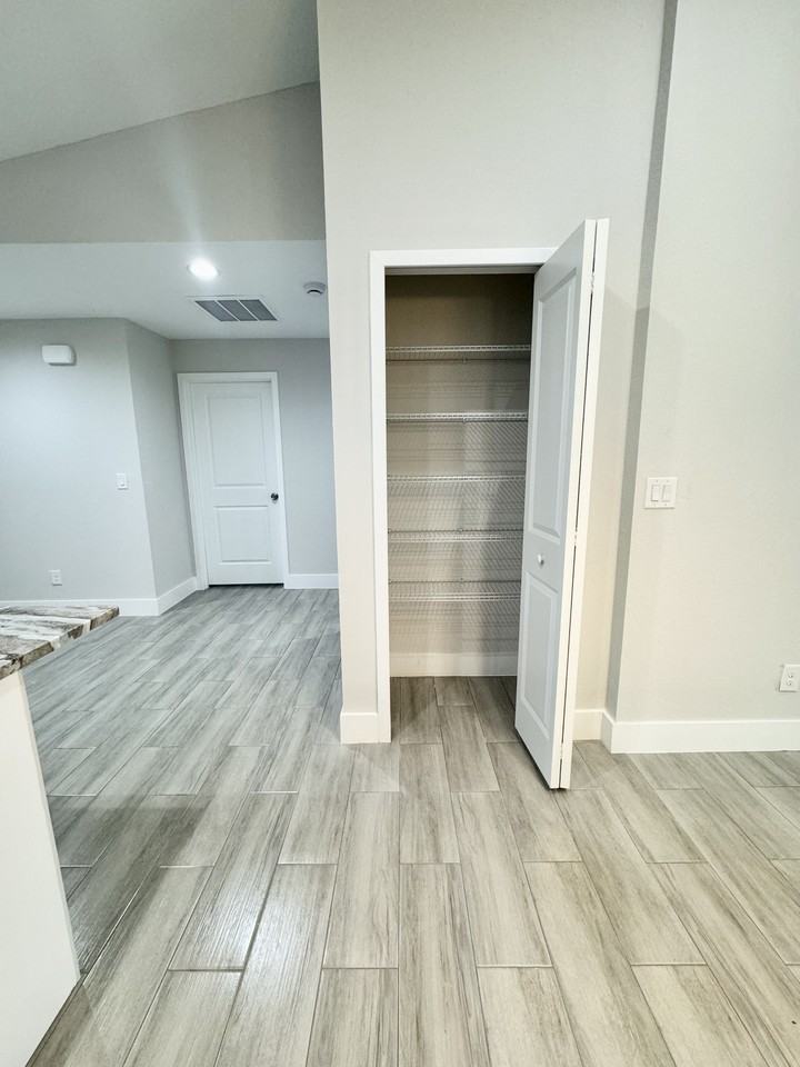 1115 Ivan Ave S #1 - Photo 4 of 11