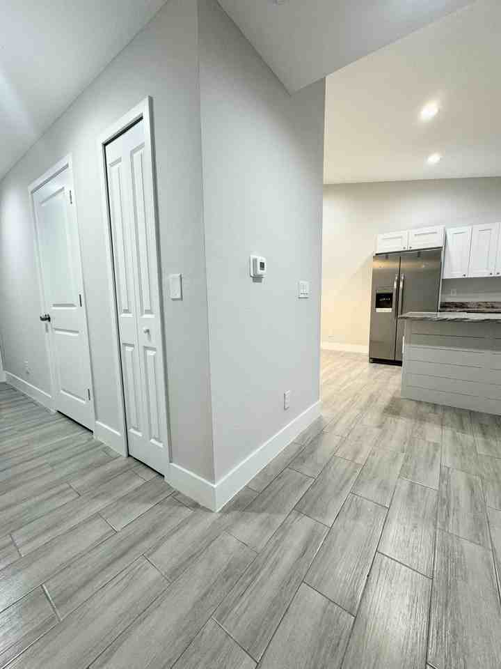 1115 Ivan Ave S #1 - Photo 7 of 11