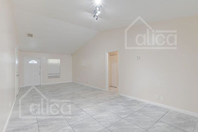 742 W 6th St - Photo 6 of 25