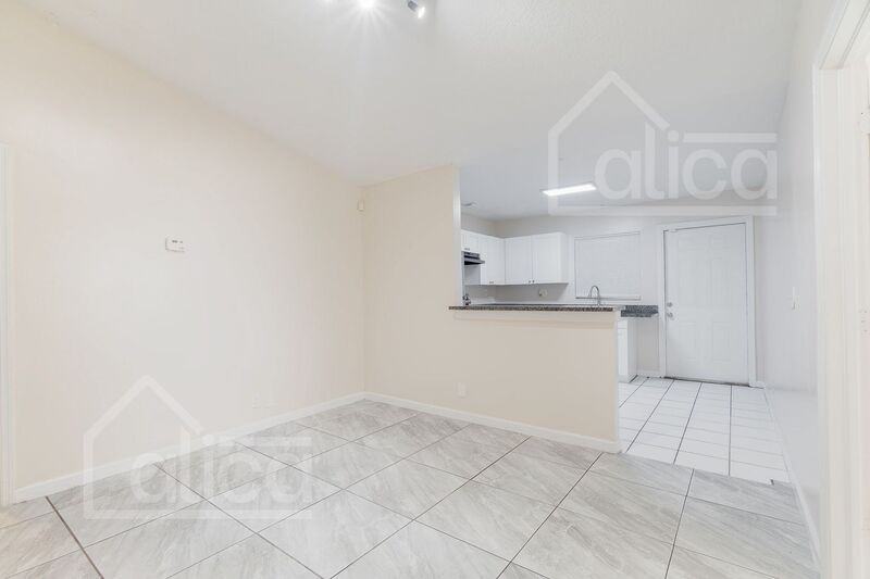 742 W 6th St - Photo 7 of 25