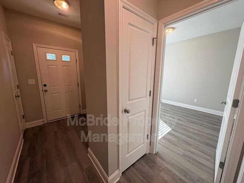 807 Stephens St - Photo 3 of 20