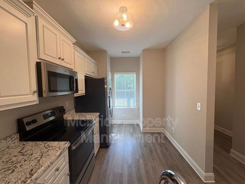 807 Stephens St - Photo 6 of 20