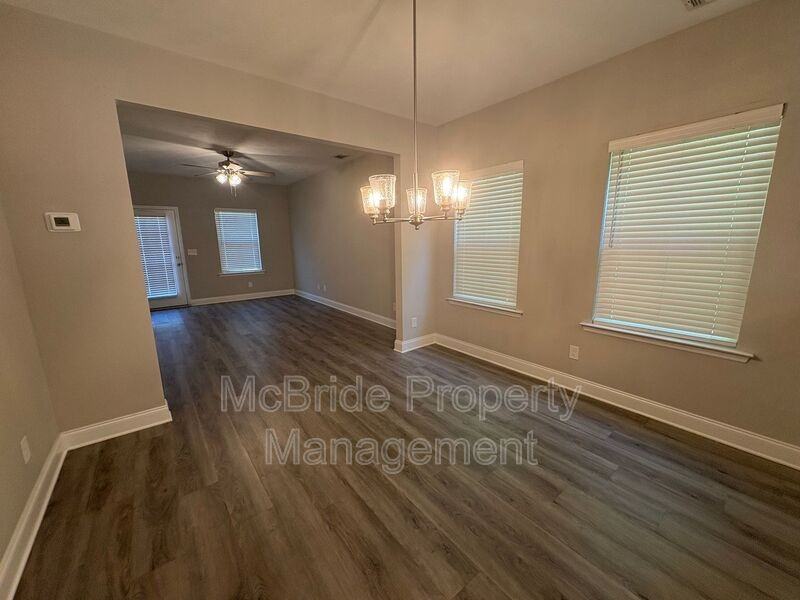 807 Stephens St - Photo 7 of 20