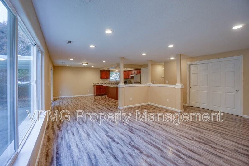 515 Se 155th Ave - Photo 5 of 28