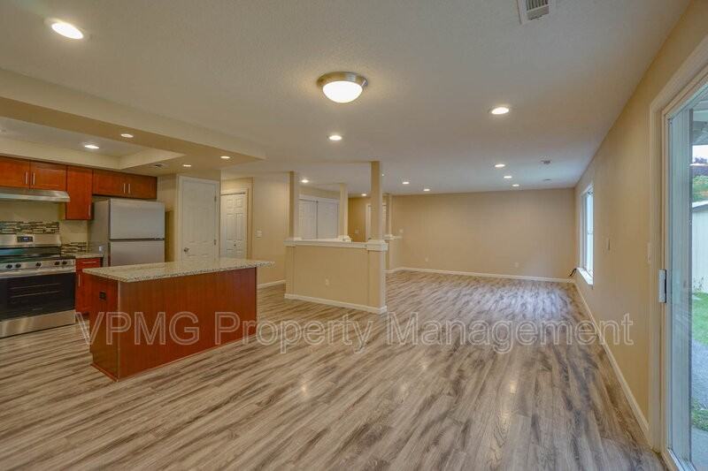 515 Se 155th Ave - Photo 7 of 28