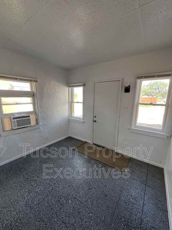 122 E Delano St - Photo 3 of 22