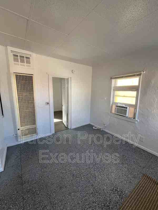 122 E Delano St - Photo 4 of 22