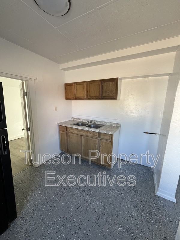 122 E Delano St - Photo 6 of 22