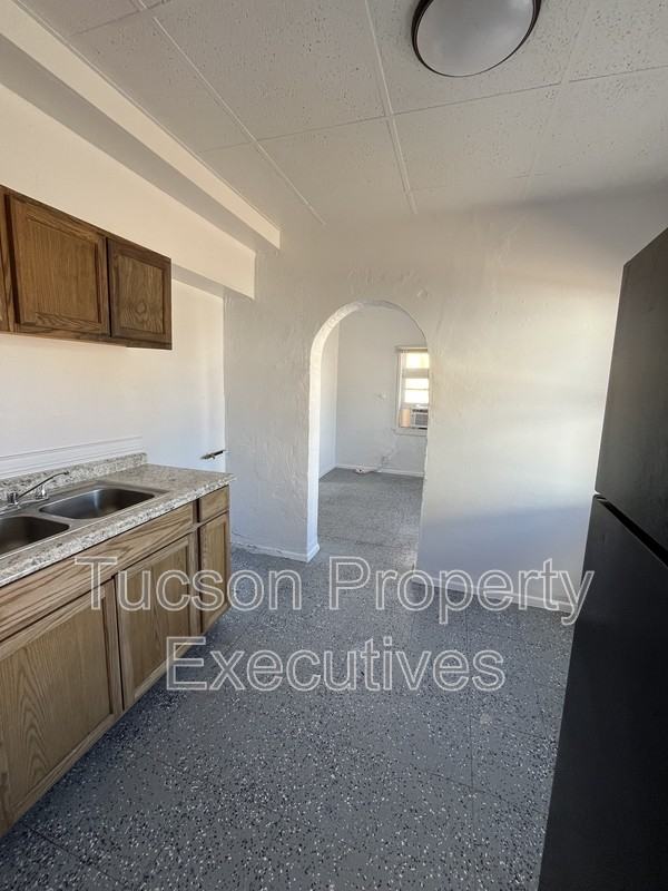 122 E Delano St - Photo 7 of 22