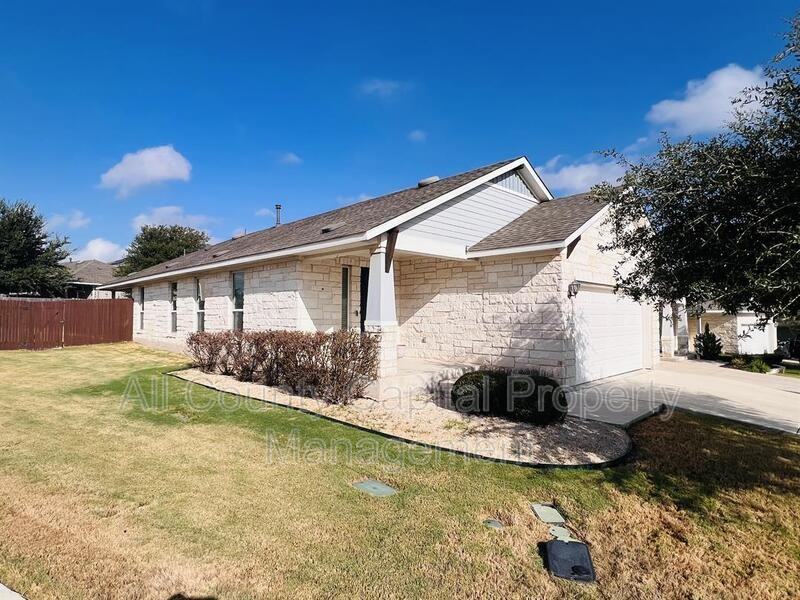 201 Oakstone Dr - Photo 4 of 28