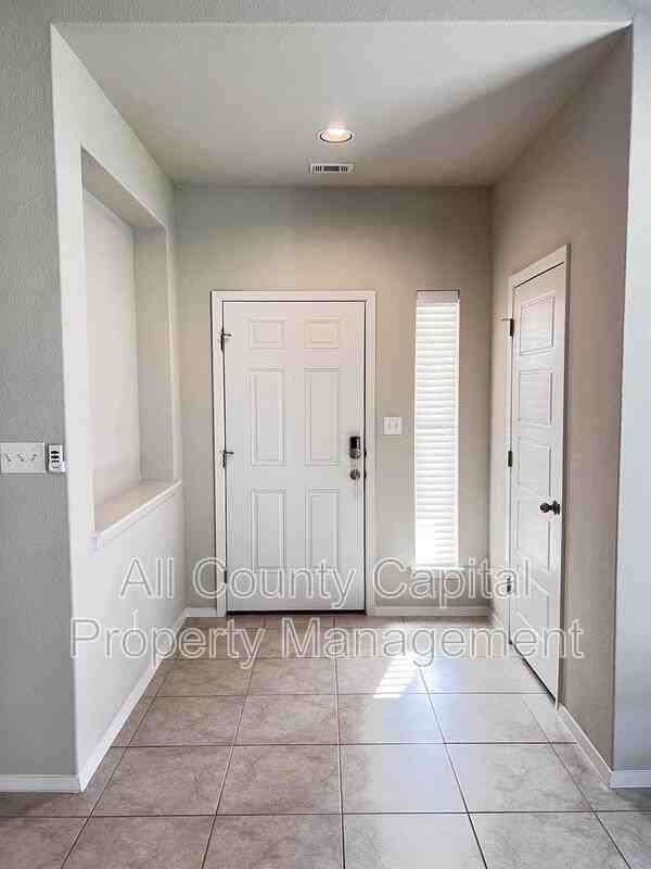201 Oakstone Dr - Photo 7 of 28