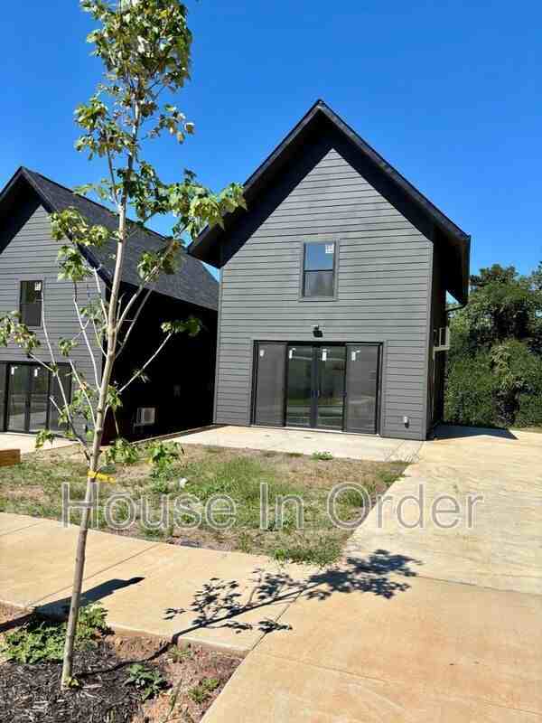 211 Cowan St - Photo 2 of 15