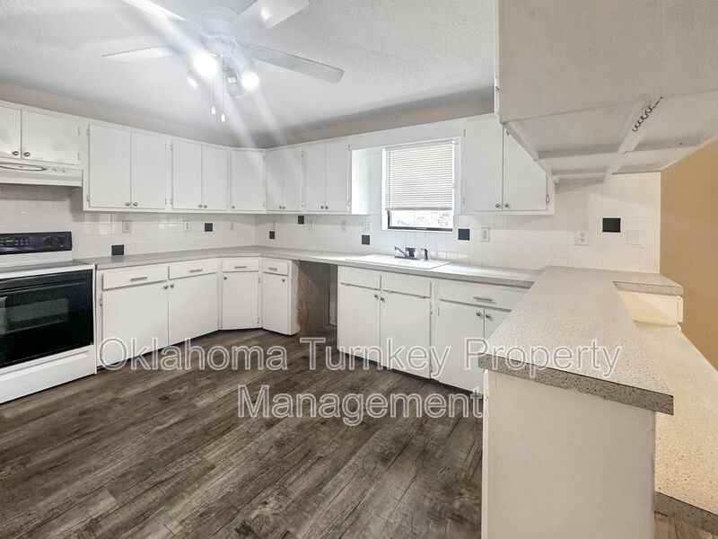1218 N Okmulgee Ave - Photo 2 of 16