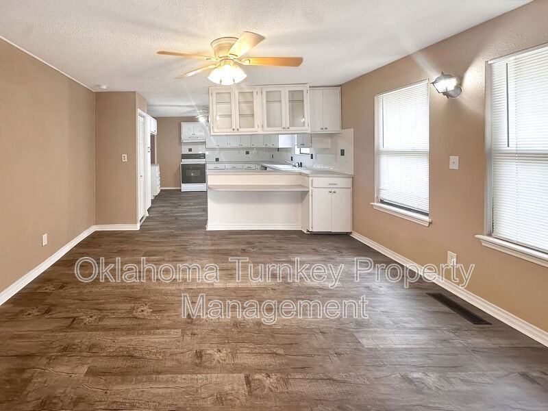 1218 N Okmulgee Ave - Photo 3 of 16