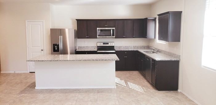 4667 W Nutmeg Ave - Photo 7 of 30