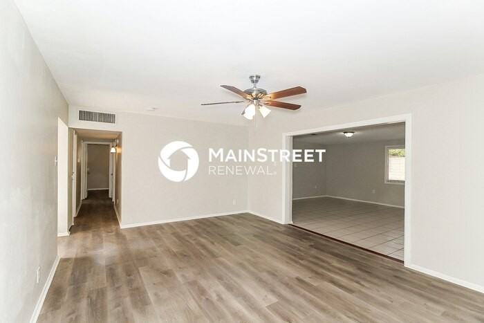 3638 W Luke Ave - Photo 3 of 16
