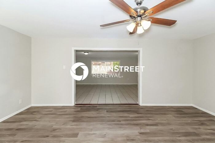 3638 W Luke Ave - Photo 4 of 16